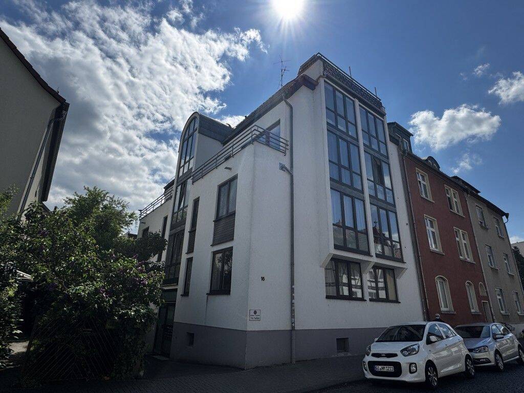 Gut geschnittene, helle Dachgeschosswohnung mit 2 Zimmern in zentraler Lage, Großer Steinweg 16, ...