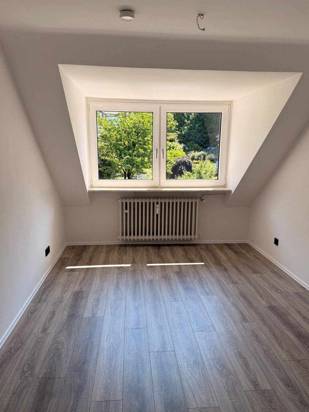 Exklusives Wohnen am Toelleturm - Charmante Dreizimmer-Dachgeschosswohnung mit EBK und Stellplatz – Wuppertal – Vorschaubild 6