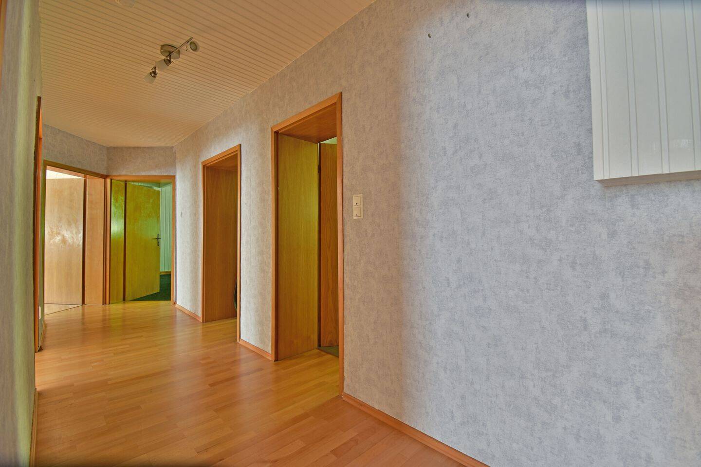 Sehr großzügige 4-Zimmer-Wohnung in charmantem Altbau unterhalb des Weinbergs – Kassel – Vorschaubild 3