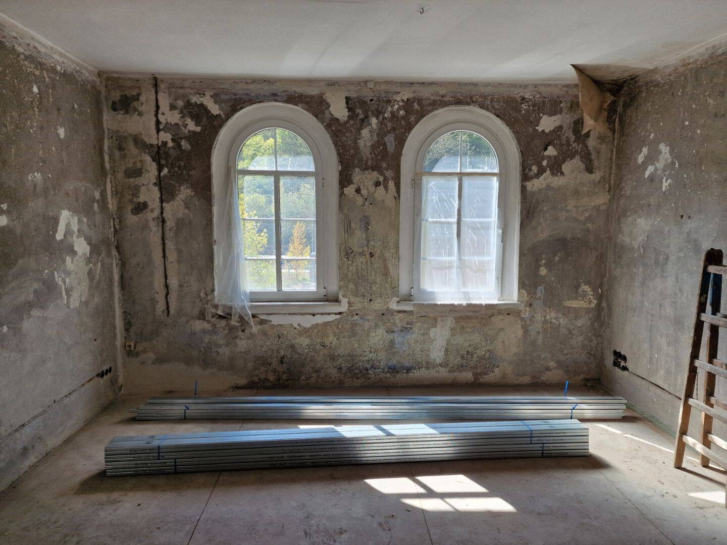 Sanierungsbedürftiges Mehrfamilienhaus mit Nebengebäude in Tharandt – Tharandt – Vorschaubild 3
