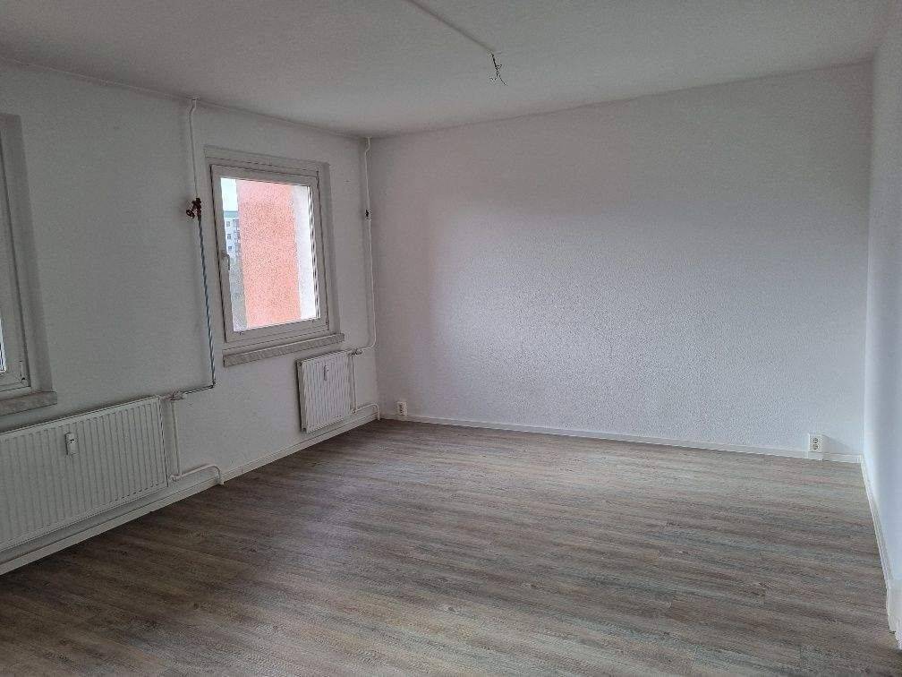 4 Raumwohnung mit 2 Bädern, 2 Balkonen und Einbauküche – Chemnitz – Vorschaubild 5