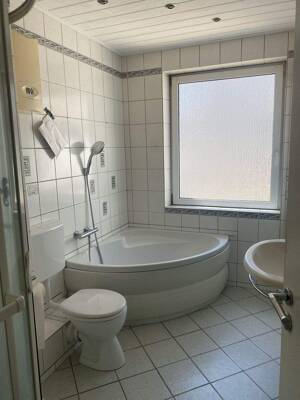 **Sofort bezugsfreies Zweifamilienhaus mit viel Potenzial – Preis verhandelbar** – 28237 Bremen – Vorschaubild 3