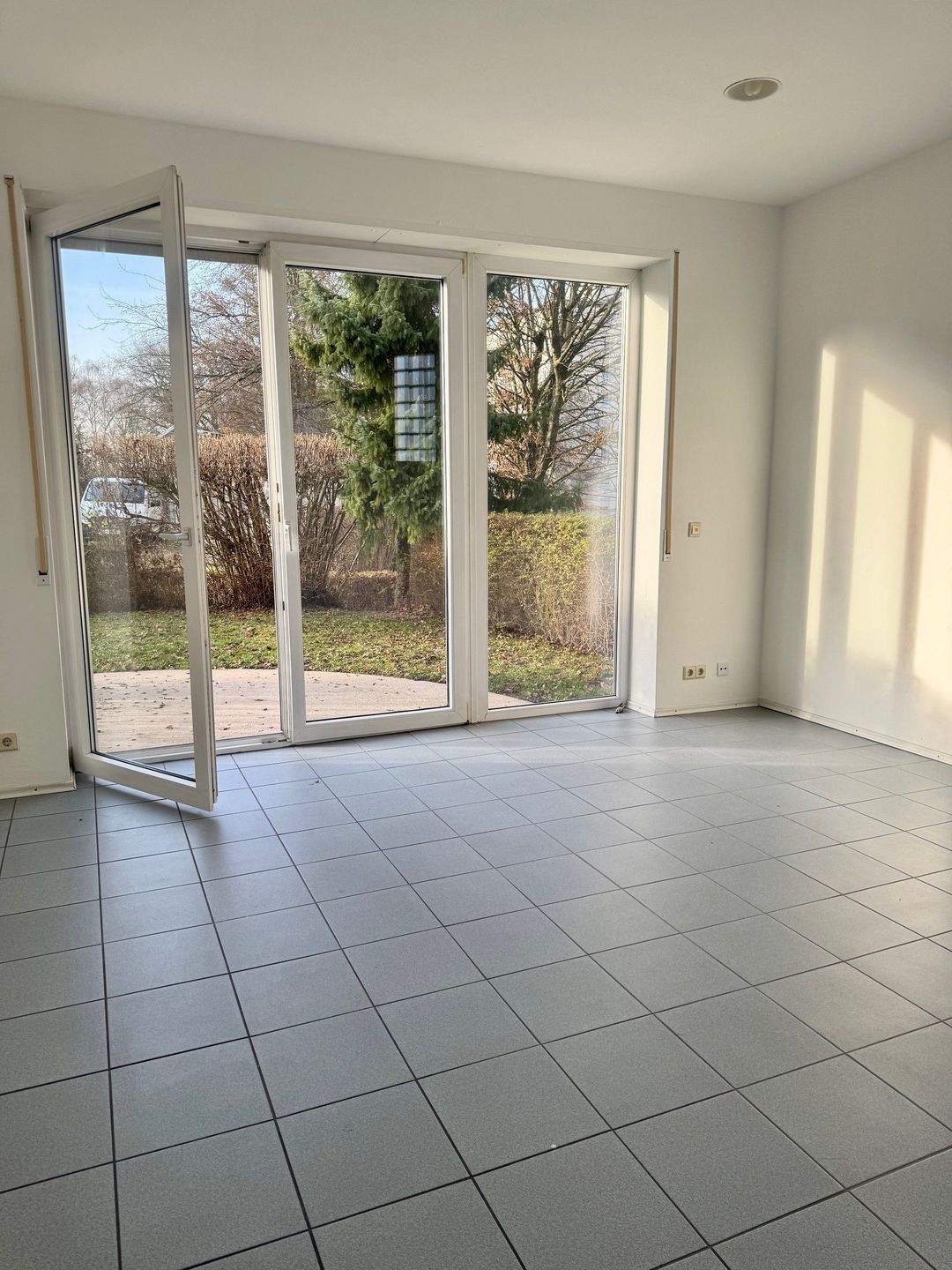 GERADLINIG: MODERNES, LOFTARTIGES HAUS MIT ZWEI STELLPLÄTZEN! – Sinsheim – Vorschaubild 2