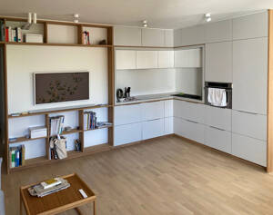 Helle, renovierte und möblierte Wohnung mit Erker, 2 Zimmern und EBK in HH-St Georg – 20099 Hamburg – Vorschaubild 4