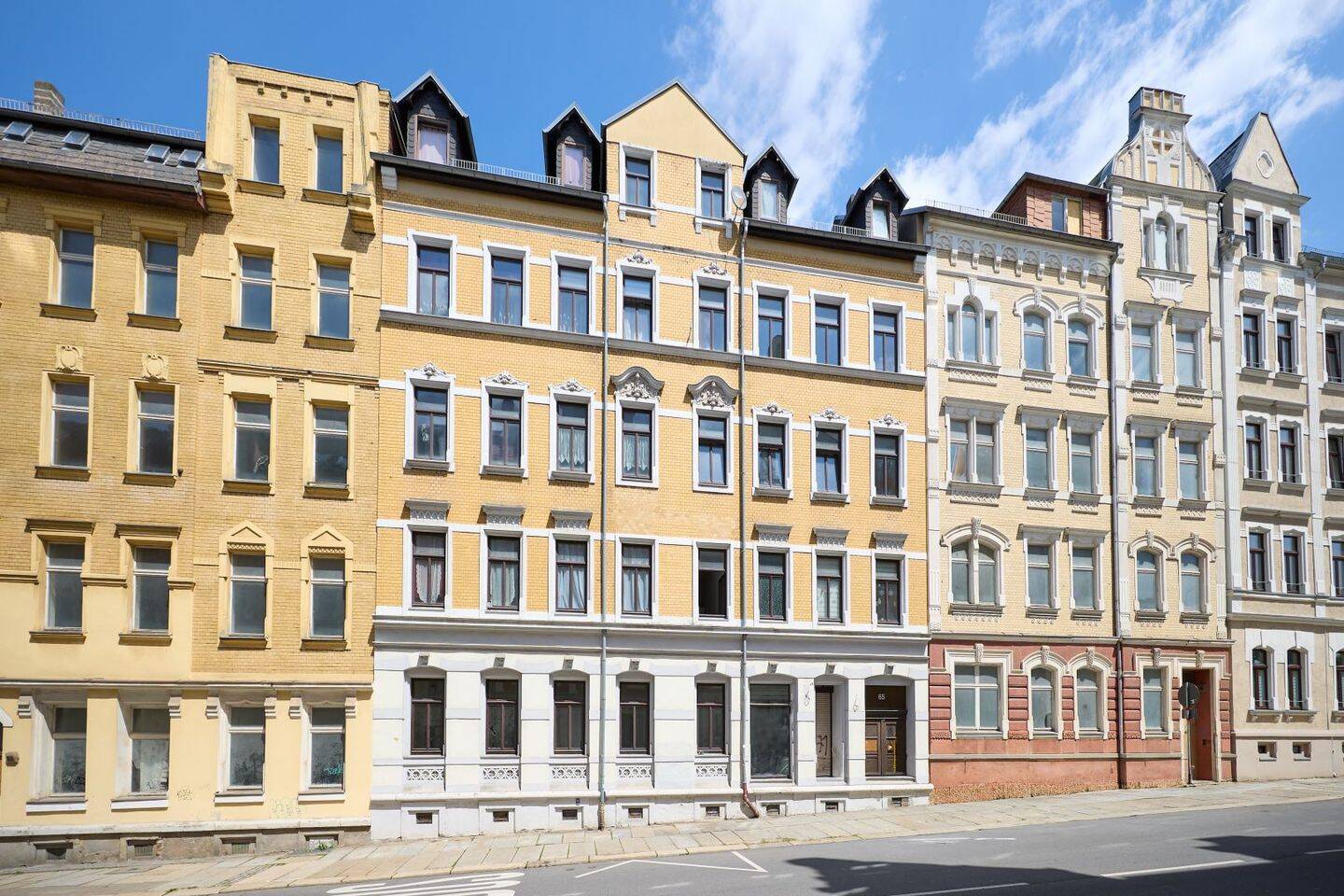 NEU NEU NEU: hübsch saniertes Mehrfamilienhaus, Balkone, Fernwärme und noch viel mehr – Chemnitz – Vorschaubild 2
