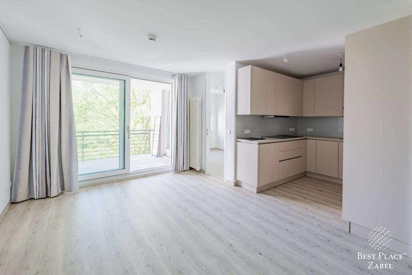 City-West kompakt: modernisierte Designwohnung mit ruhiger Loggia nahe KaDeWe