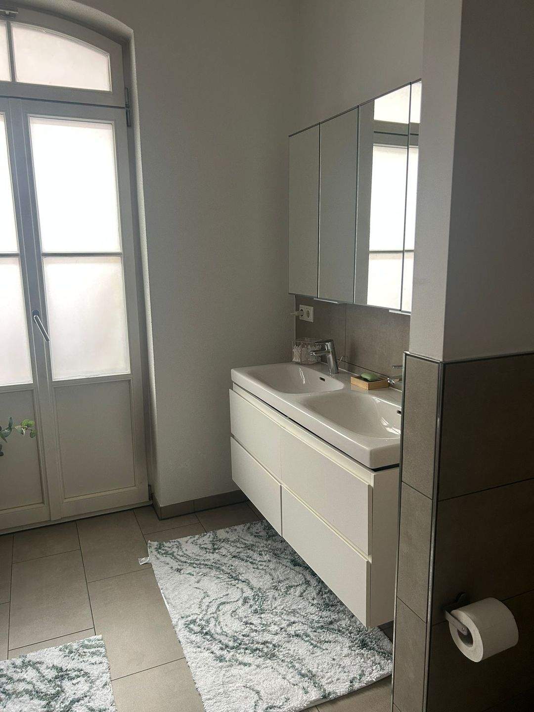 Stilvolle 2-Zimmer-Wohnung mit viel Licht in Nürnberg – Nürnberg – Vorschaubild 7