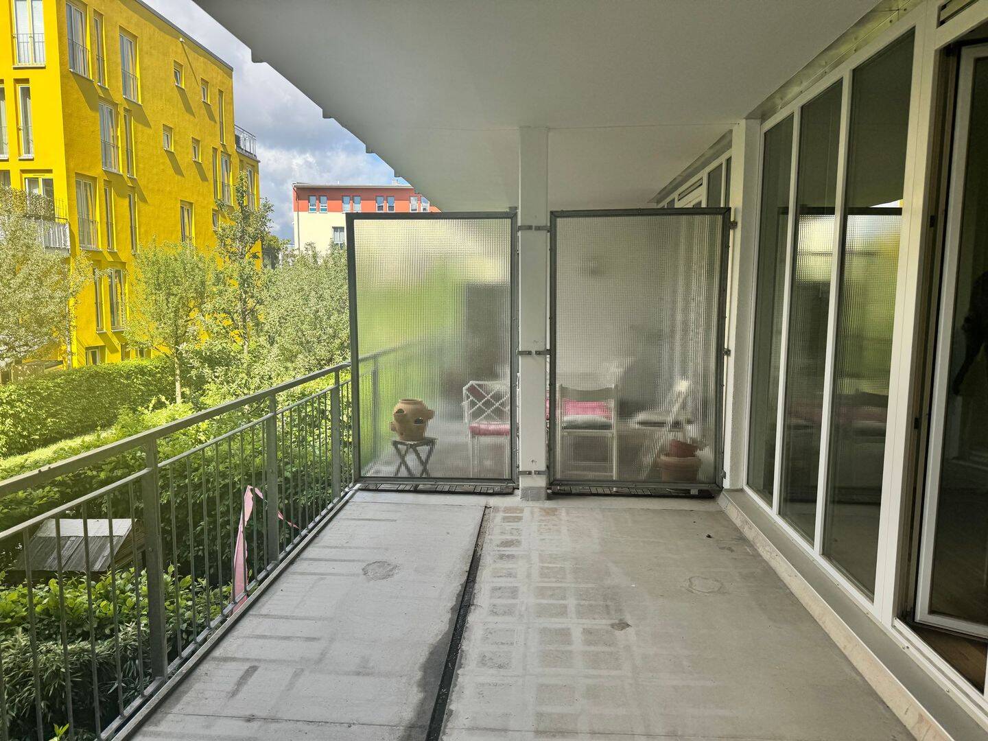 2-Zimmer-Wohnung mit großem Balkon und Einbauküche