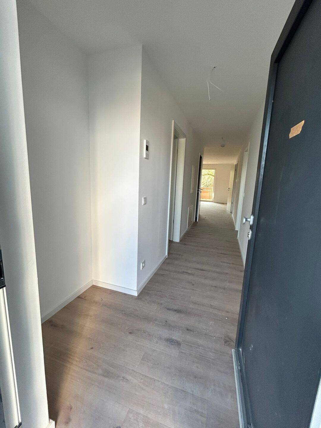 Exklusiver Neubau: Perfekt geschnittene 3-Zimmer-Wohnung mit Balkon | EBK | TG | Fußbodenheizung – Nürnberg – Vorschaubild 2