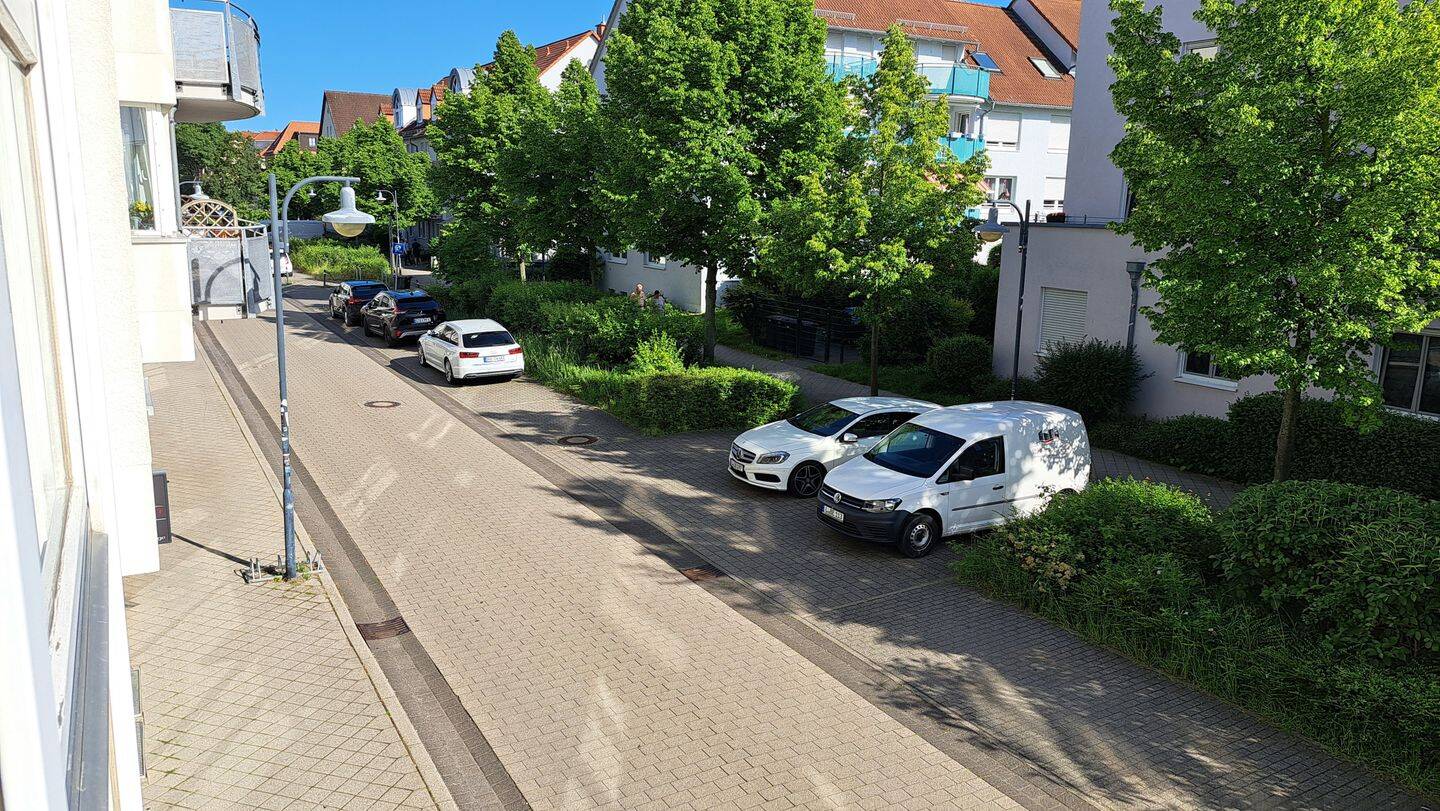 Nur 2000,- € pro m² - kleine 2-Raum-Wohnung - barrierefrei zugänglich - aktuell frei - 1. OG - Aufzug - TG-Stellplatz