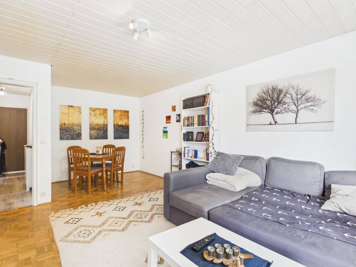 Gepflegte 3 Zimmer Wohnung mit Balkon in begehrter Lage von München Bogenhausen – 81927 München – Bild 1 von 9