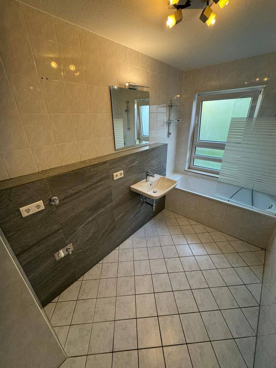 Helle 3-Zimmer-Wohnung mit Balkon, Aufzug und optional TG-Stellplatz in Mannheim-Käfertal im Rott – Mannheim – Vorschaubild 8