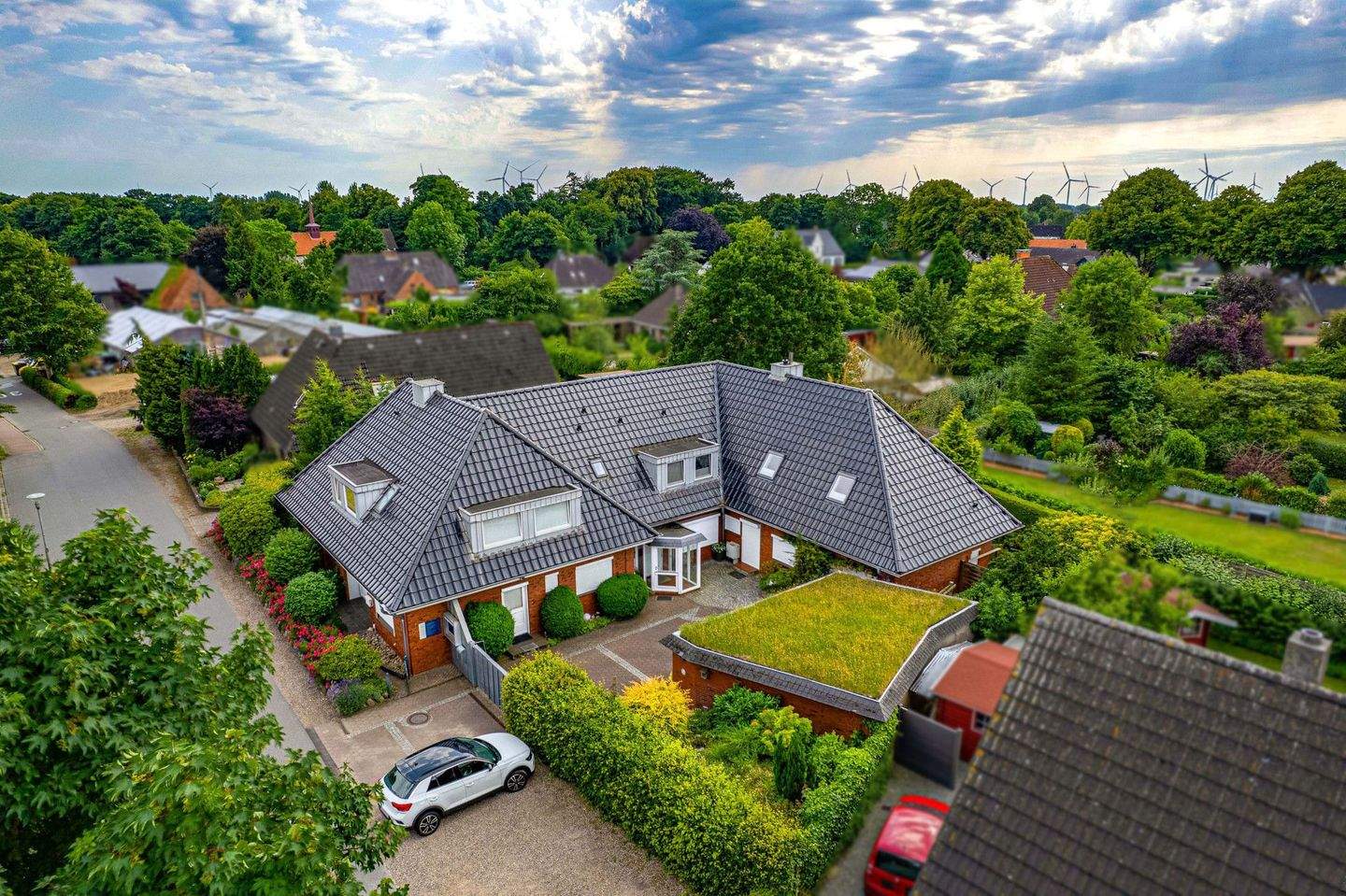 Investieren mit Weitblick - ca. 400 qm Wohn-/Gewerbefläche mit Ausbaupotenzial – Wanderup – Bild 1 von 9