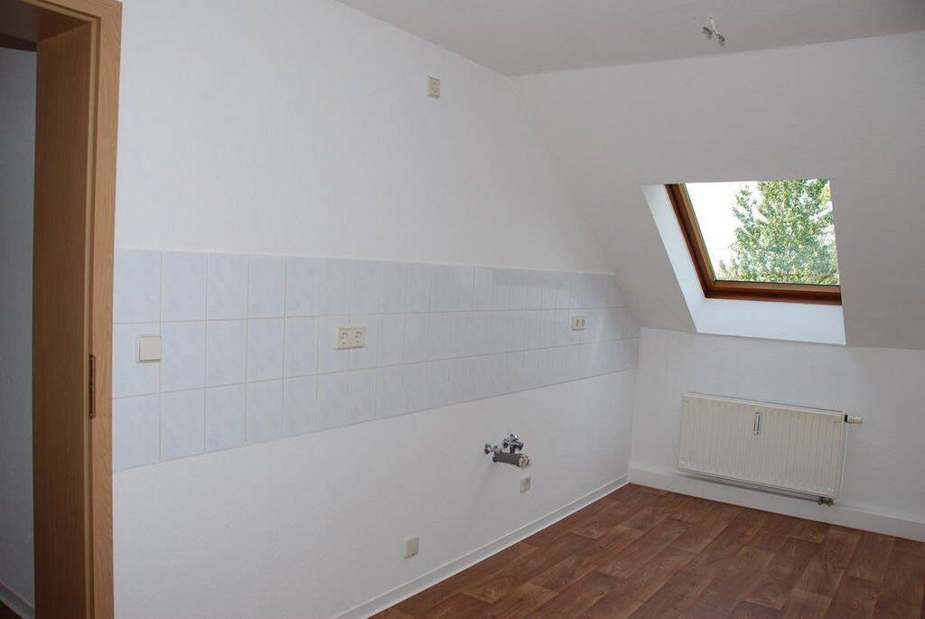 Charmante Dachgeschosswohnung mit Badewanne – Chemnitz – Vorschaubild 2