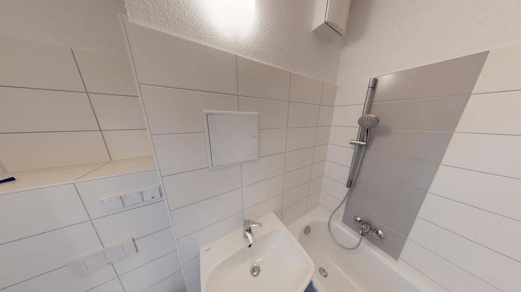 Tolle 2-Raum-Wohnung mit Balkon nahe Stadtpark – Chemnitz – Vorschaubild 3