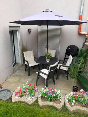 3 Zimmer Wohnung vollmöbiliert mit eigenem Garten, Stellplätze und Terasse