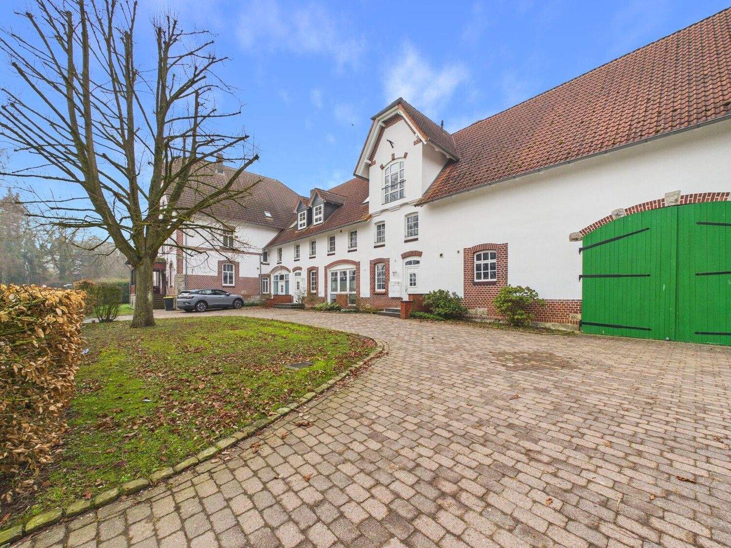 Kapitalanlage & Eigennutzung Saniertes Bauernhaus mit vermietetem 4-Parteien-Anbau – Barntrup – Vorschaubild 2
