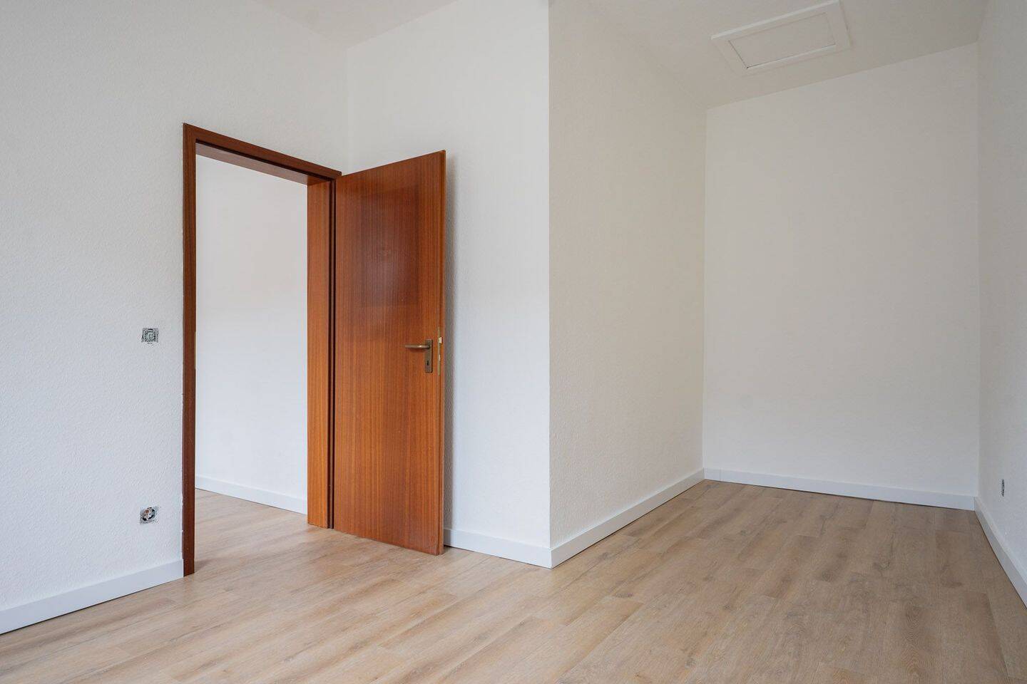 Frisch renovierte 4-Zimmer-Dachgeschosswohnung (69 m²) in Uerdingens Fußgängerzone – Krefeld – Vorschaubild 9