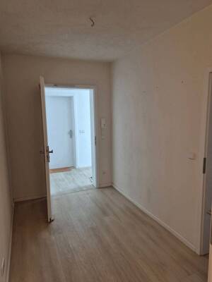 Ab Sep 26: 2 Zimmer Wohnung in DD-Pieschen elbnah mit Balkon, Küche, Dusche, Badewanne & TG Stellplatz – 1139 Dresden – Vorschaubild 9