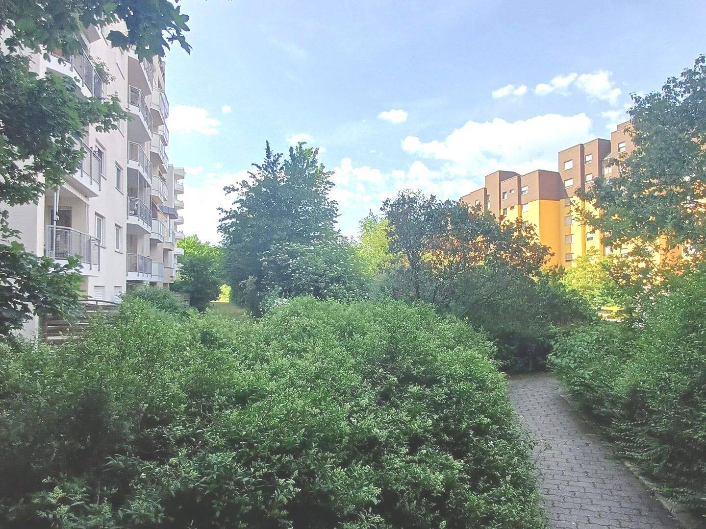 Charmante 2-Zimmerwohnung mit Loggia in einer der schönsten Wohnanlagen Nürnberg's – Nürnberg – Vorschaubild 3