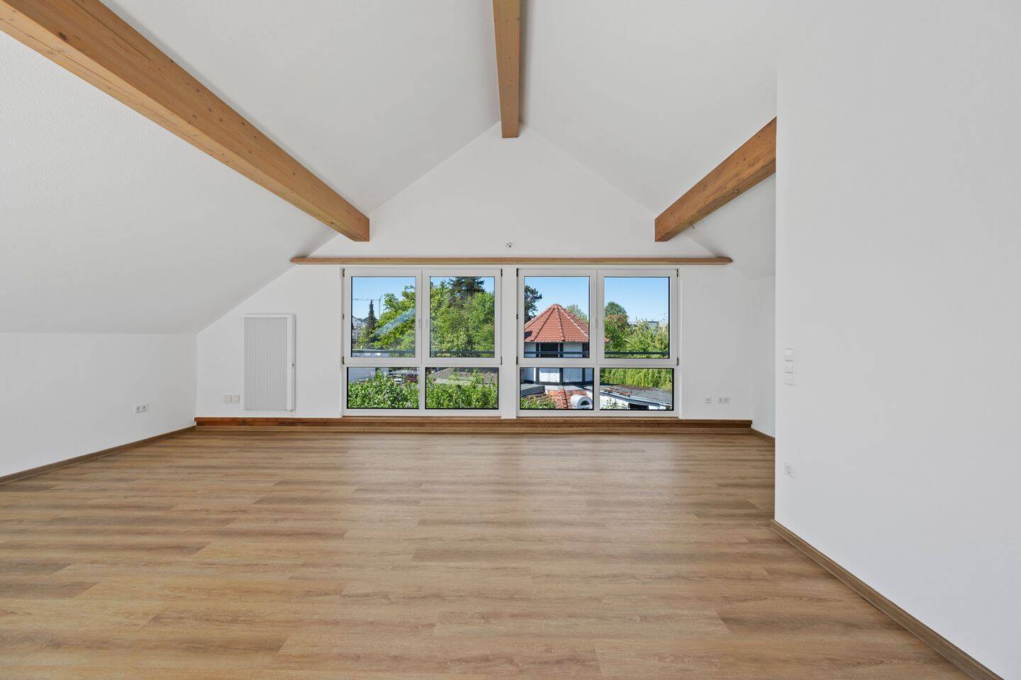 Frisch sanierte 3-Zi.-DG-Wohnung mit Loggia, Talblick, Panoramafenster & Speicher in Pforzheim – Pforzheim – Vorschaubild 9