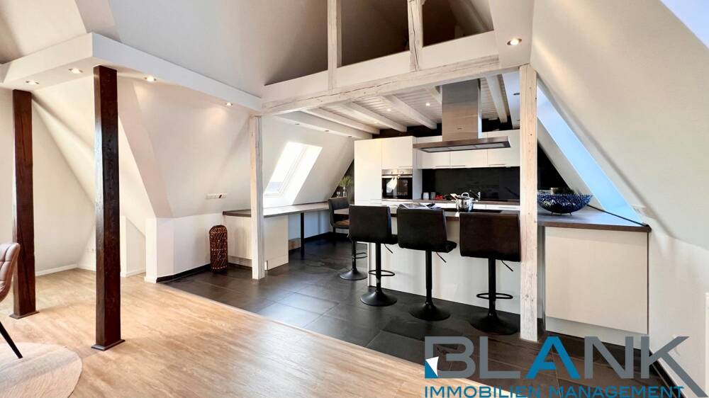 RESERVIERT! Stilvolle Maisonettewohnung auf zwei Ebenen - modernisiert & bezugsfrei!