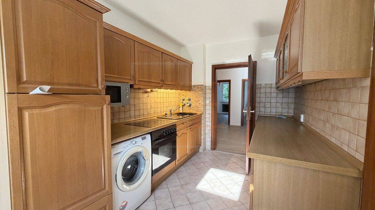Großzügig geschnittene 4-Zimmerwohnung (2 2/2) mit Balkon im ersten Obergeschoss – Hamburg – Vorschaubild 4