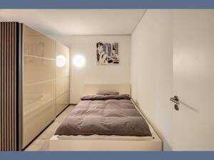 Möbliert: Toll geschnittene Wohnung mit schönem Bad – 81539 München – Vorschaubild 3