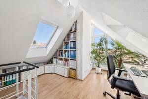 ÜBER DEN DÄCHERN - Gepflegte 3,5-Zimmer-Maisonettewohnung mit Balkon & Garage in Stuttgart-Stammheim – 70439 Stuttgart – Vorschaubild 2