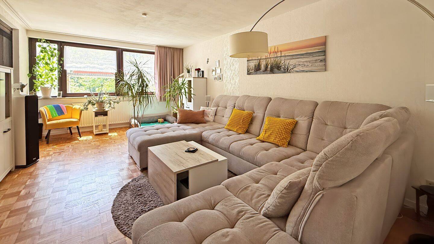 Großzügige 4-Zimmer-Wohnung mit Loggia, modernisiertem Duschbad und Tiefgaragenstellplatz - Wentzel Dr. – Ahrensburg – Vorschaubild 3