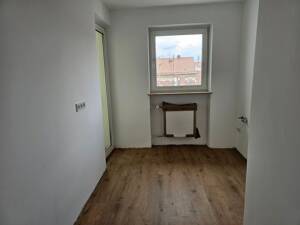 Fürth-Stilvoll sanierte 2-Zimmerwohnung im 5.OG mit Aufzug, Loggia und Bad mit Fenster!! – 90762 Fürth – Vorschaubild 6