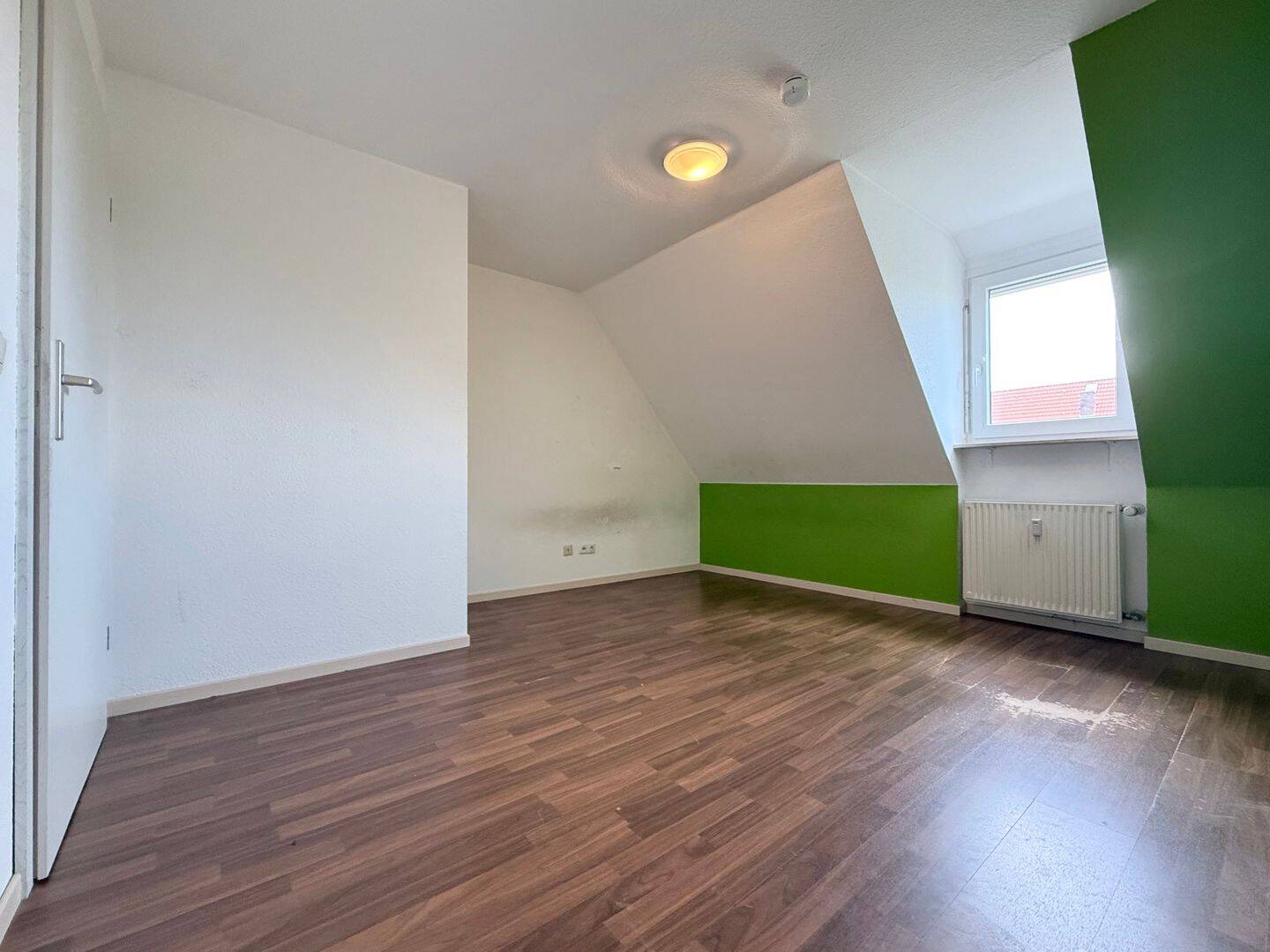 Gepflegte Dachgeschosswohnung mit viel Platz und Wohnkomfort – Fürth – Vorschaubild 6