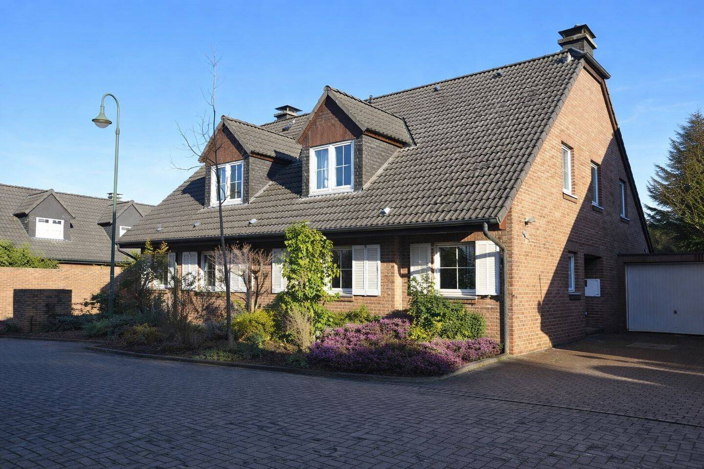 Exklusives Einfamilienhaus! Zentrale Lage! Sofort einziehen!