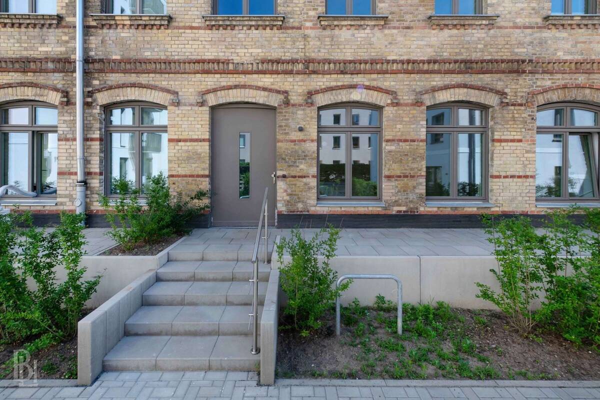 Rarität in Weißensee: Remisen-Townhouse mit Terrasse und historischem Charme – 13088 Berlin – Bild 1 von 9