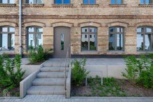 Rarität in Weißensee: Remisen-Townhouse mit Terrasse und historischem Charme – 13088 Berlin – Vorschaubild 1