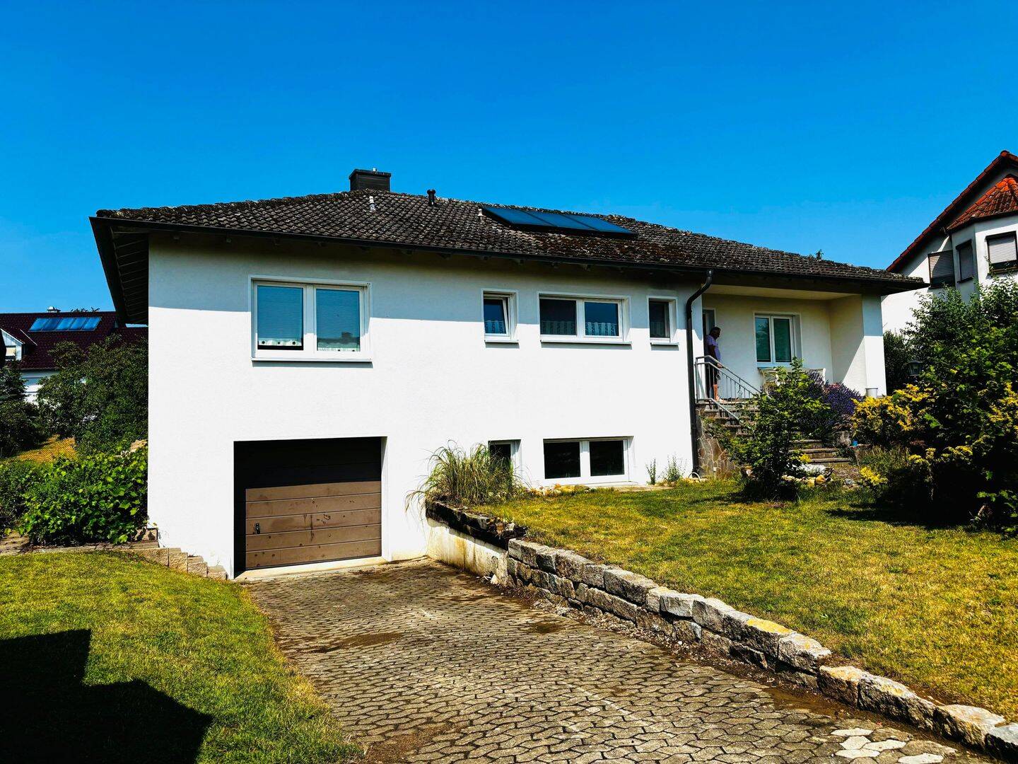 Traumhaus im Grünen: Familienparadies mit großem Garten und einer sofortigen Einzugsmöglichkeit ohne Renovierungsstress! – Haßfurt – Vorschaubild 3