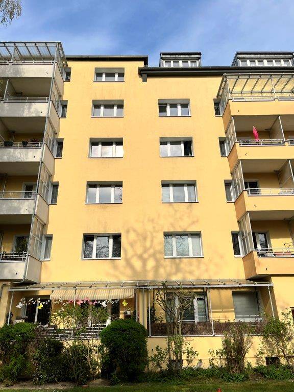 nur ca. 300 m zur S-Bahn S1 Sundgauer Straße