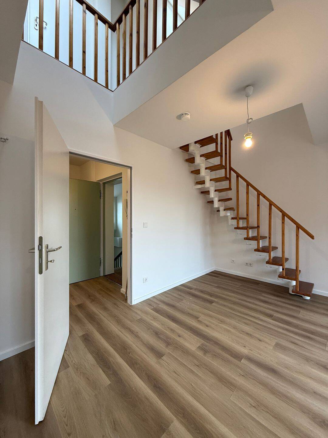Großzügige, bezugsfreie 3-Zimmer-Maisonette-Dachgeschosswohnung mit Flair im charmanten Altbau! – Berlin – Vorschaubild 6