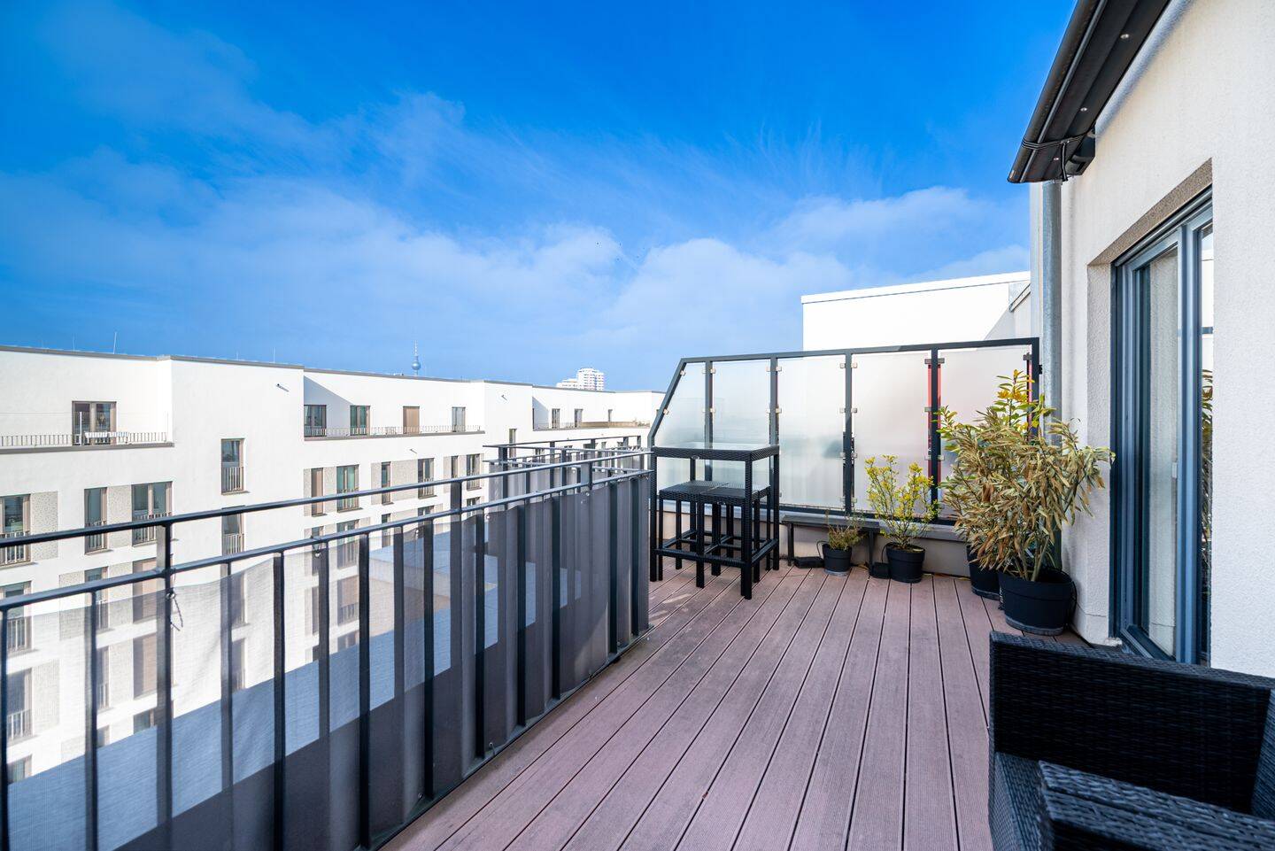 ?? Urbanes Neubau-Penthouse in Friedrichshain - Helle 3 Zi Whg mit 2 Blk, Aufzug, Kamin & Tiefgarage – Berlin – Vorschaubild 3