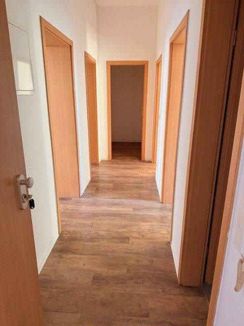 Wohnen in Sudenburg. Schöne 3-Raum Wohnung mit Balkon, Gäste-WC und Abstellraum. – Magdeburg – Vorschaubild 5
