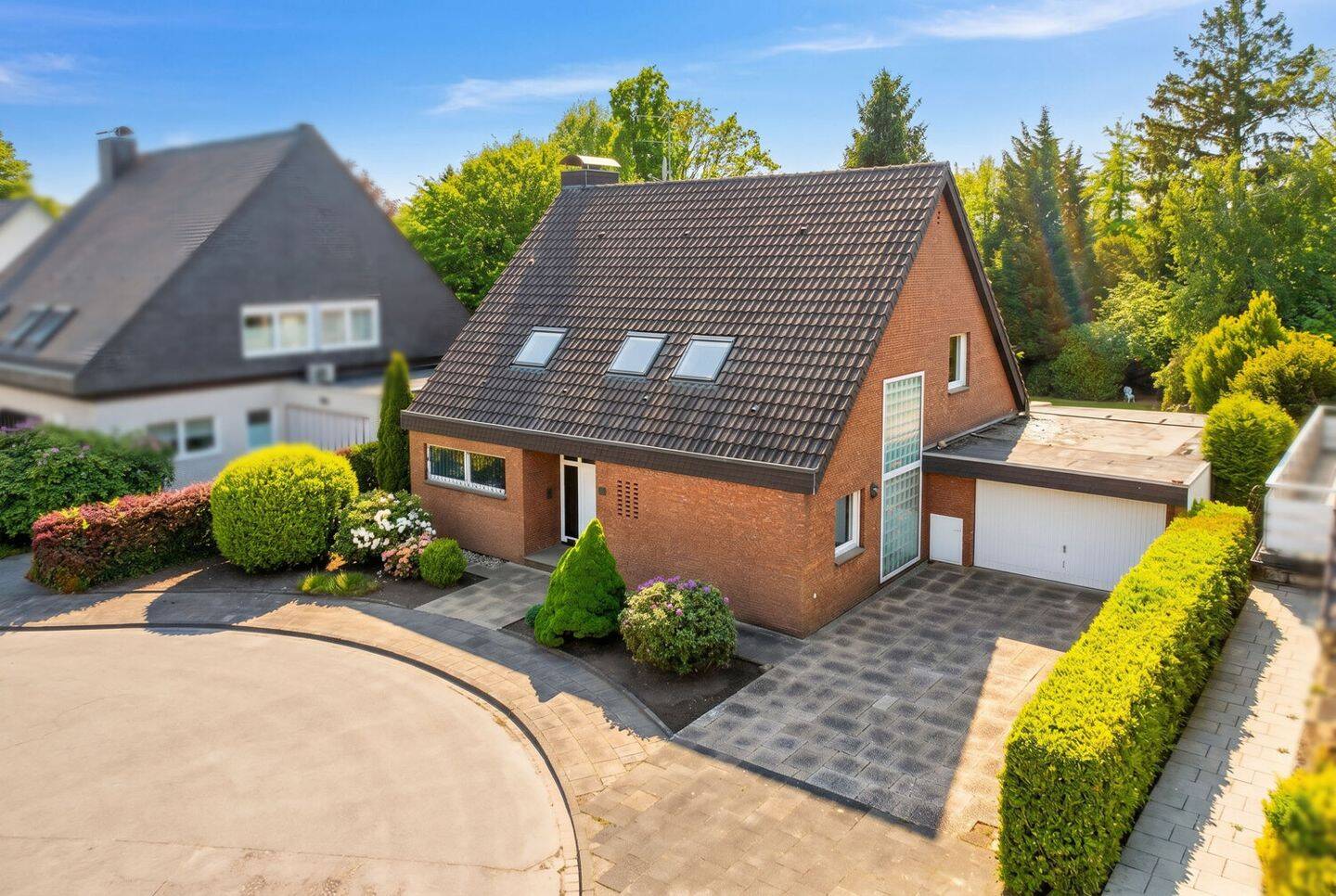 Familienidyll mit traumhaften Parkgarten - freistehendes Zuhause voller Ruhe und Privatsphäre