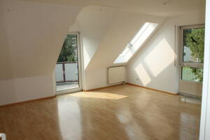 Kapitalanlage Rosenhöhe - Stilvolle Maisonettewohnung mit 3 Zimmern und Balkon - Parkmöglichkeit – 63069 Offenbach am Main – Vorschaubild 2