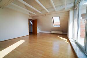 4-Zimmer-Wohnung mit zwei Balkonen, Aufzug, Tiefgarage, zentral aber ruhig beim Marktkauf – 33102 Paderborn – Vorschaubild 3
