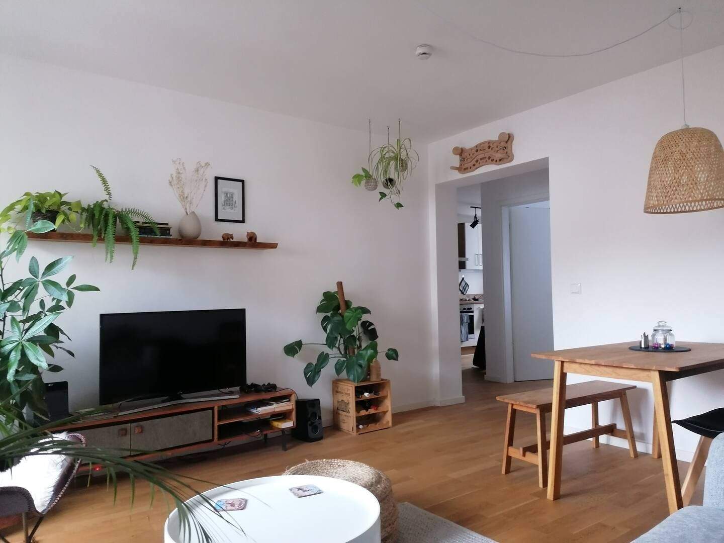 Nürnberg Lorenzer Altstadt: top 2-Zimmerwohnung in 2020 hochwertig saniert; Balkon; Einbauküche, Parkettboden, u.v.m.; zum 01.06.2026 verfügbar – Nürnberg – Vorschaubild 4