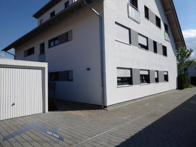 Hochwertige 3-Zi Dachgeschoss Whg. mit Wohnküche und Terrasse in kleiner Wohnanlage