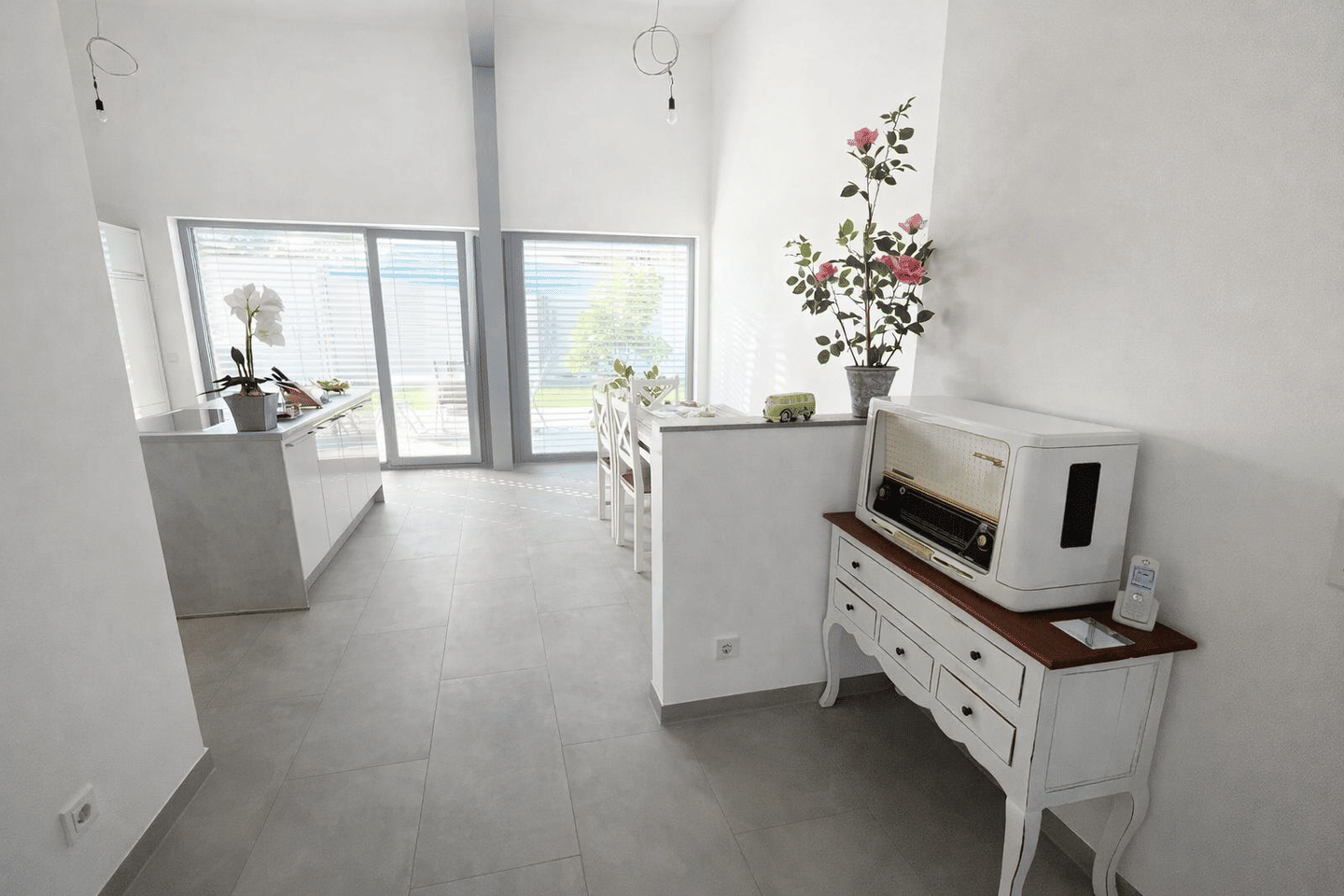 Arbeiten und Wohnen auf 2.700 m² - Gewerbeobjekt mit Wohnhaus, Halle und Garagen – Mühlhausen – Vorschaubild 3