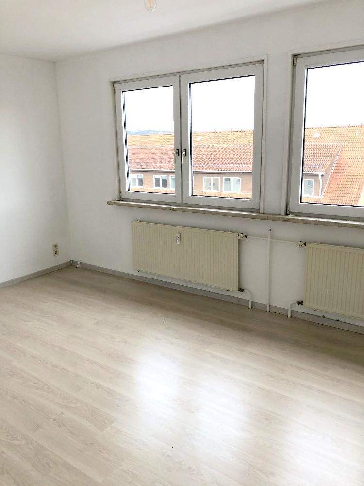 Helle Dachgeschosswohnung - WG geeignet -EBK optional möglich – Chemnitz – Vorschaubild 3