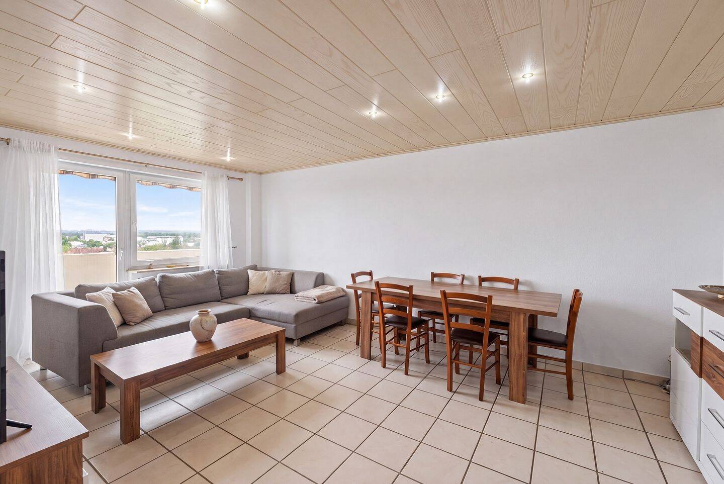 Vermietete 4 Zi Wohnung mit Balkon, Aufzug und Garage in Erlangen – Erlangen – Vorschaubild 4