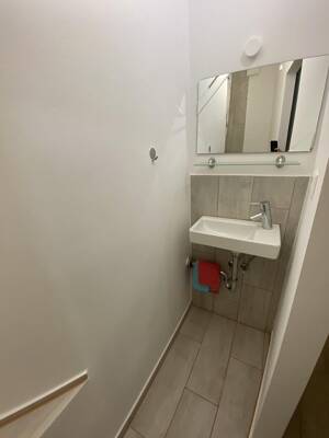 Renoviert, Möbliert, Erstbezug, Eigener Eingang, Zentral – 70176 Stuttgart – Vorschaubild 7