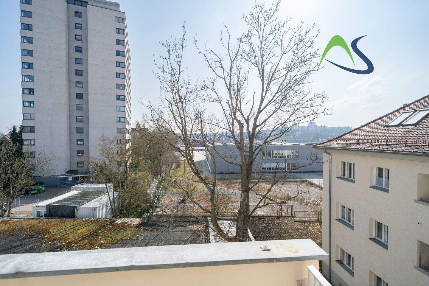 Frisch renovierte Dreizimmerwohnung mit Südbalkon und Garage im inneren Westen – Regensburg – Vorschaubild 4